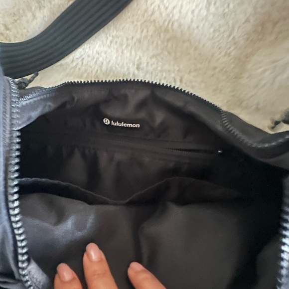 Lululemon Pleated Shoulder Bag in Black | 10L Capacity | EUC | SOLD OUT - Picture 14 of 16